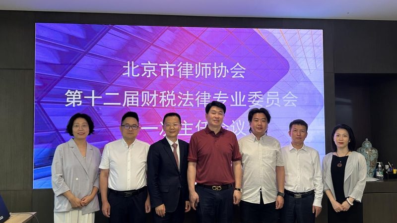 代办价格受多种因素影响，包括但不限于以下几方面：